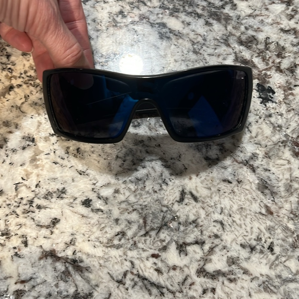 Brand new- never worn mens Oakley sunglasses - Picture 10 of 10